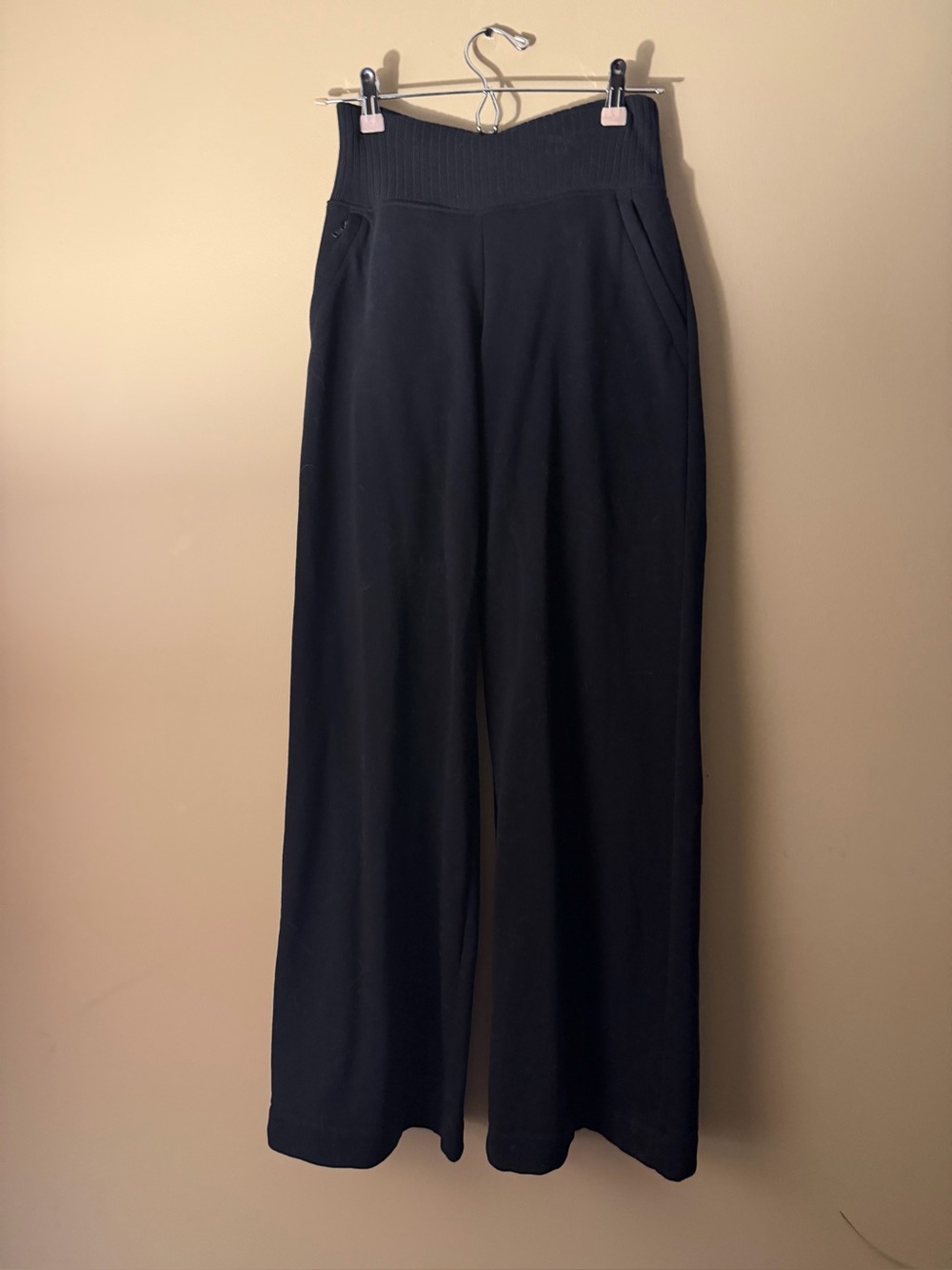 Alo Black Serenity Women's Wide Leg Pants - Black